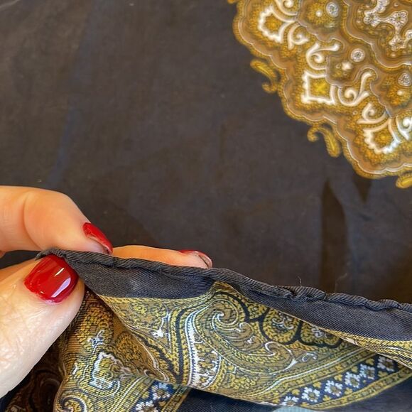 Silk small scarf/pocket square hand rolled edges black and gold - Picture 7 of 9